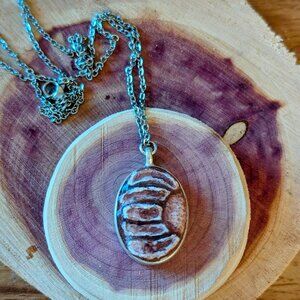 FIELD DAISY NECKLACE: Beautiful floral pendant necklace, clay, pigment, resin.